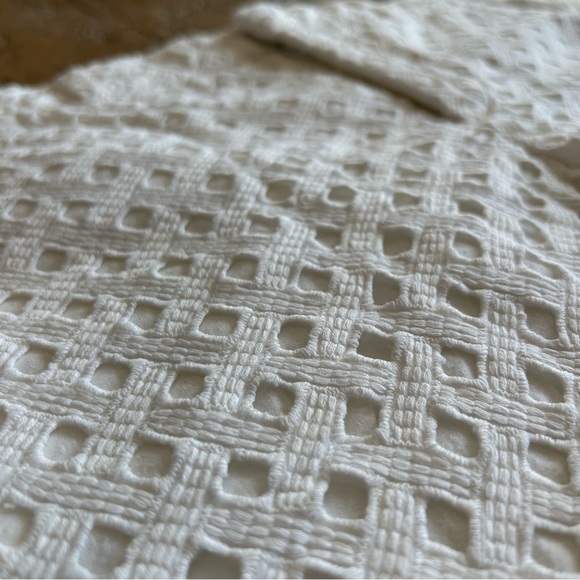 BANANA REPUBLIC White Embroidered Shorts - Picture 5 of 5